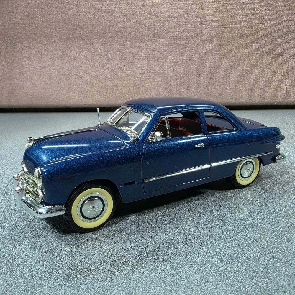 Ford 1949 Custom Coupe Diecast Model 1:18 Mira Solido Excellent Metallic